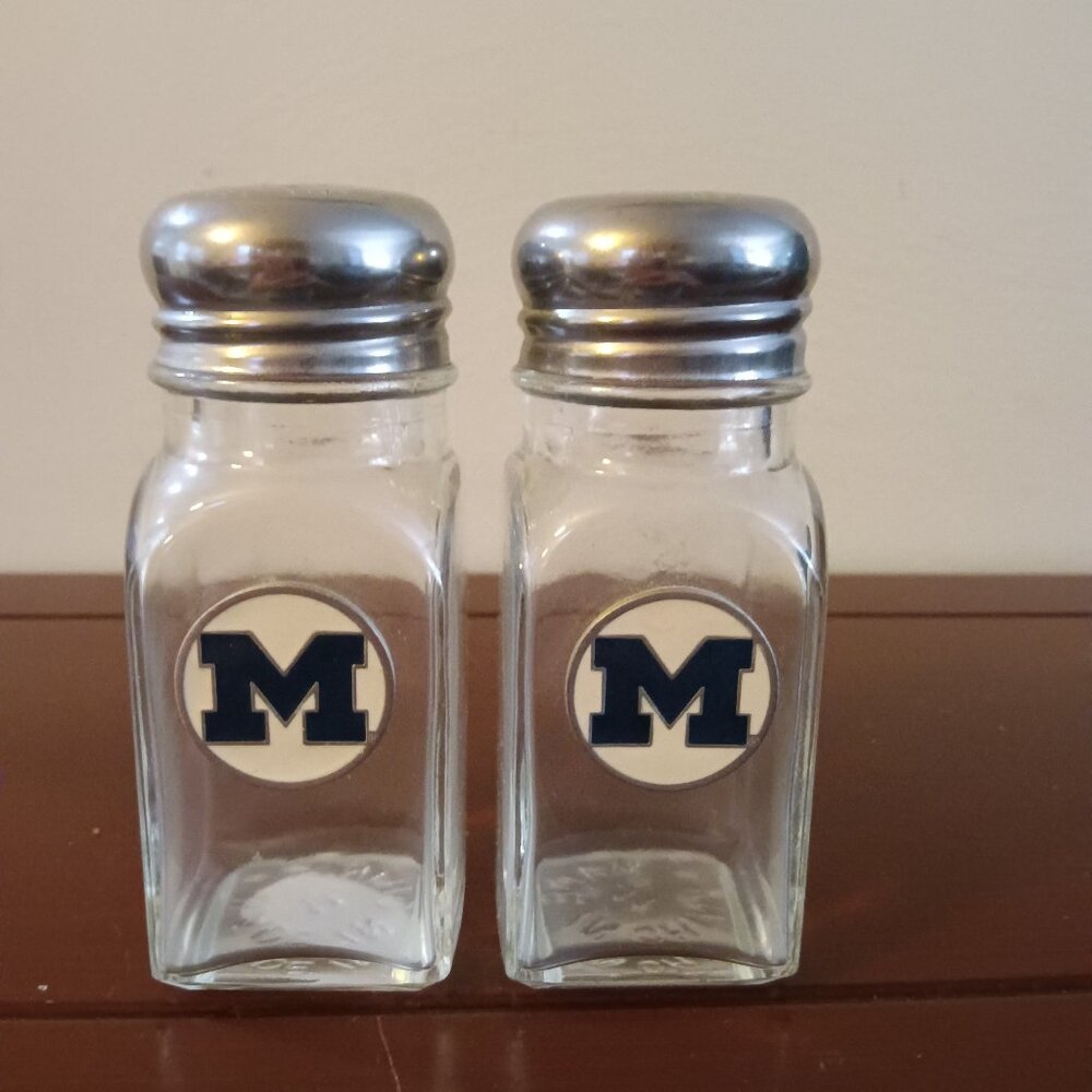 Collectibles Michigan Wolverine Salt & Pepper Shakers